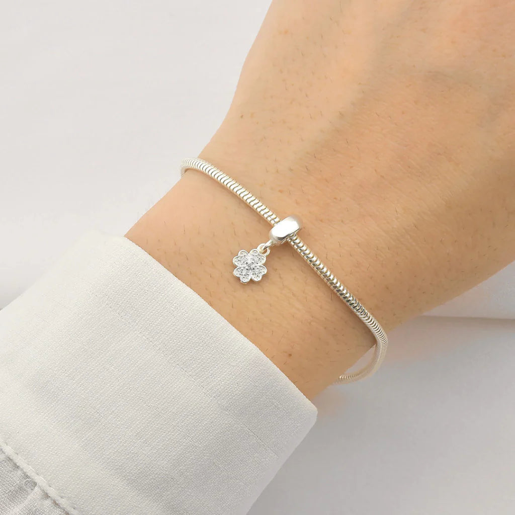 Berloque Trevo Cravejado