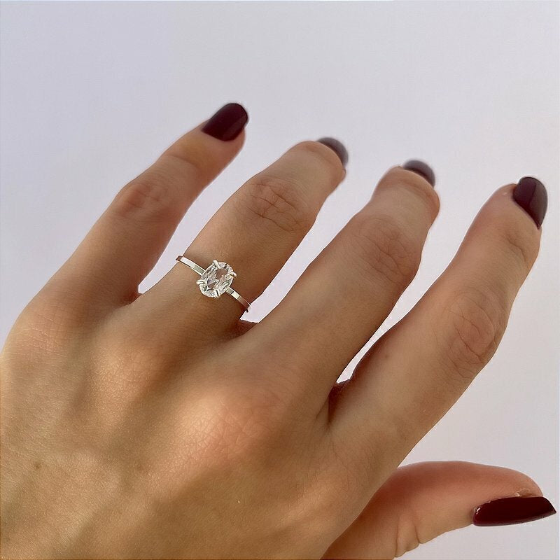 Anel de Prata 925 Solitário Zircônia Oval Branca