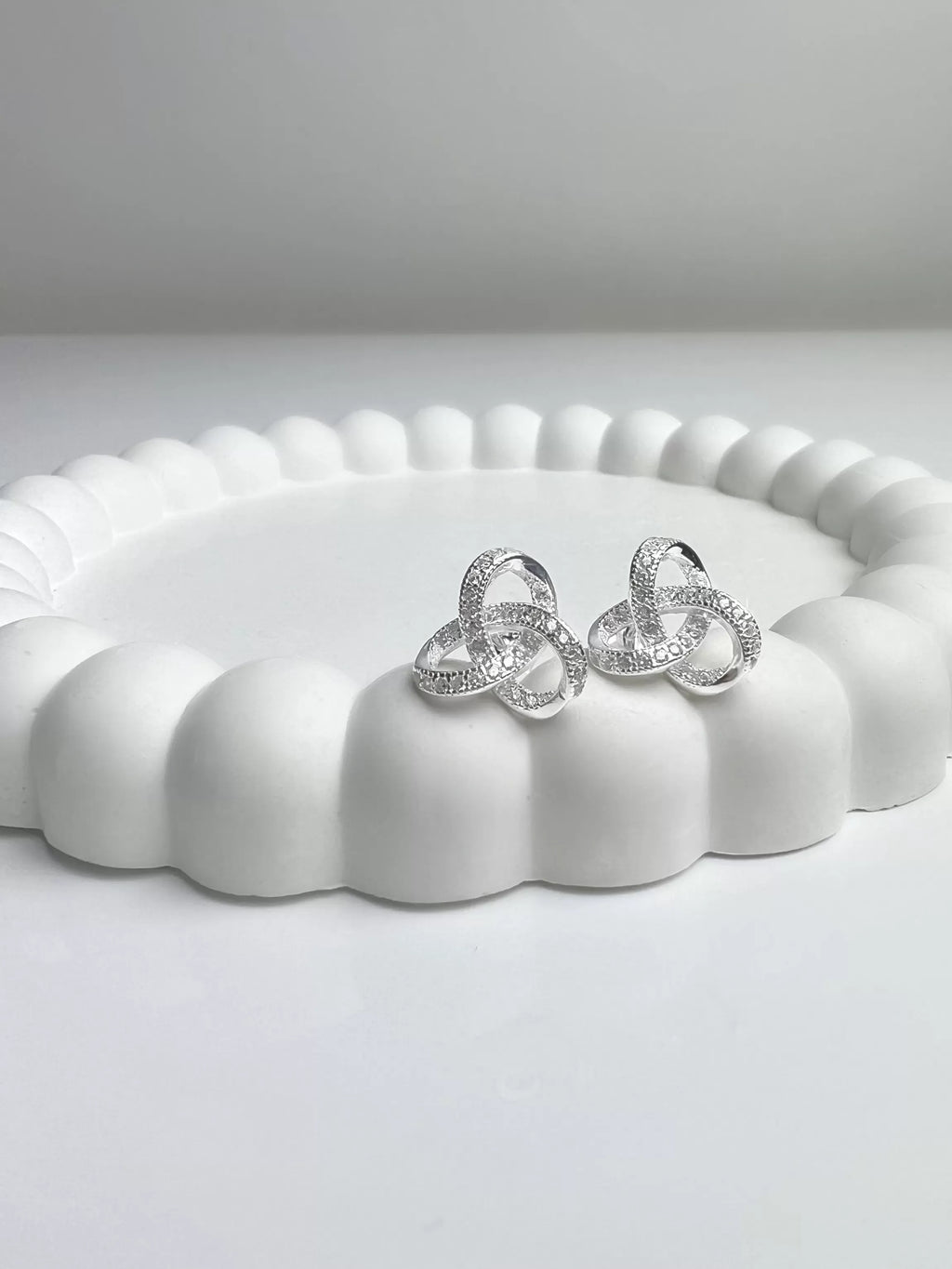 Brinco de Prata 925 Nó Cravejado